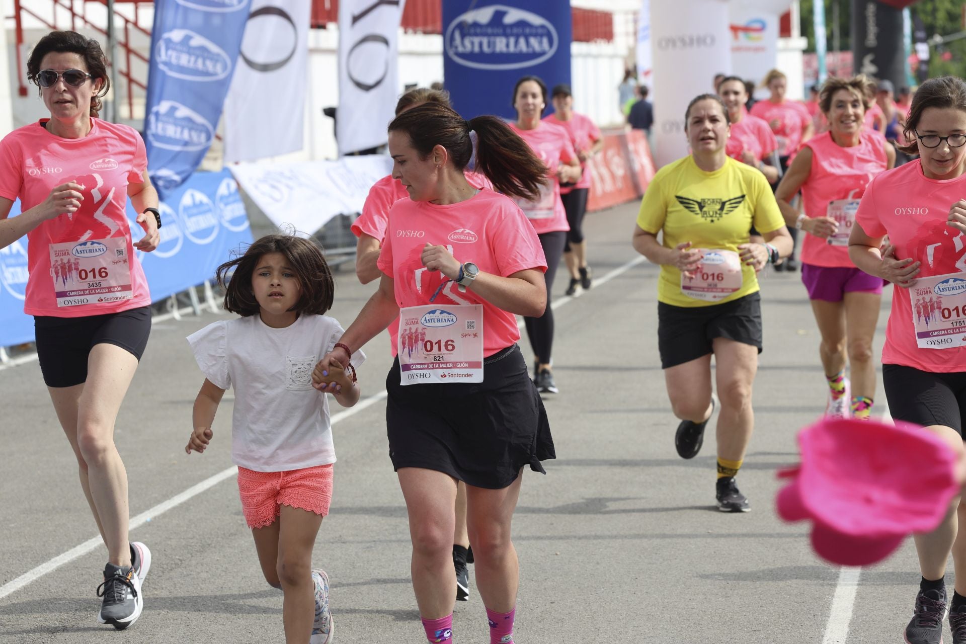 Carrera de la Mujer | Imparable marea rosa en Gijón