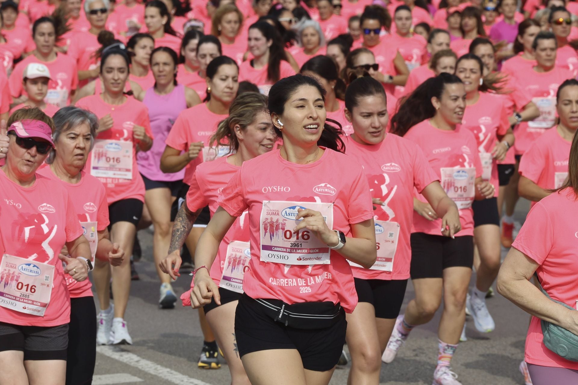 Carrera de la Mujer | Imparable marea rosa en Gijón
