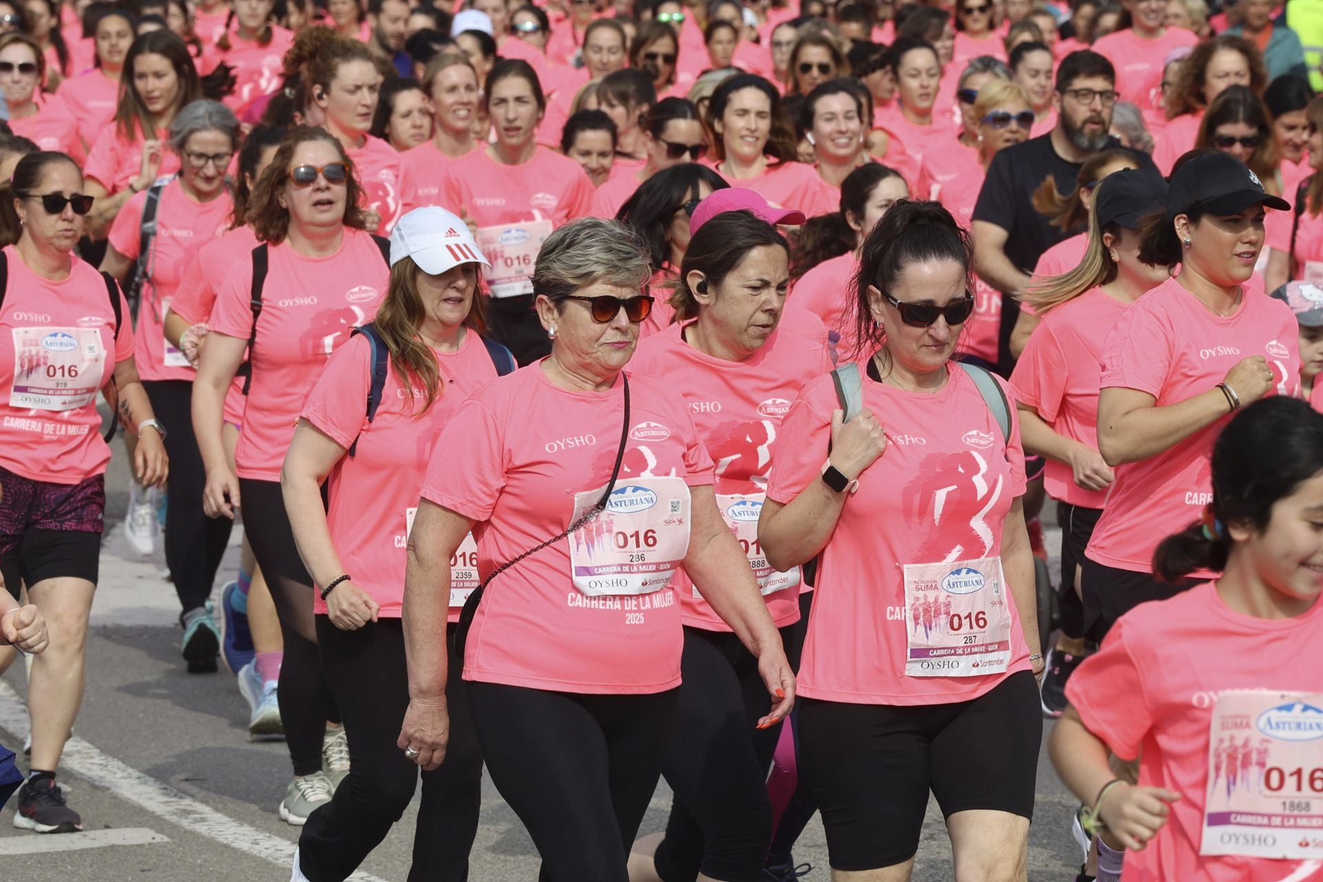 Carrera de la Mujer | Imparable marea rosa en Gijón