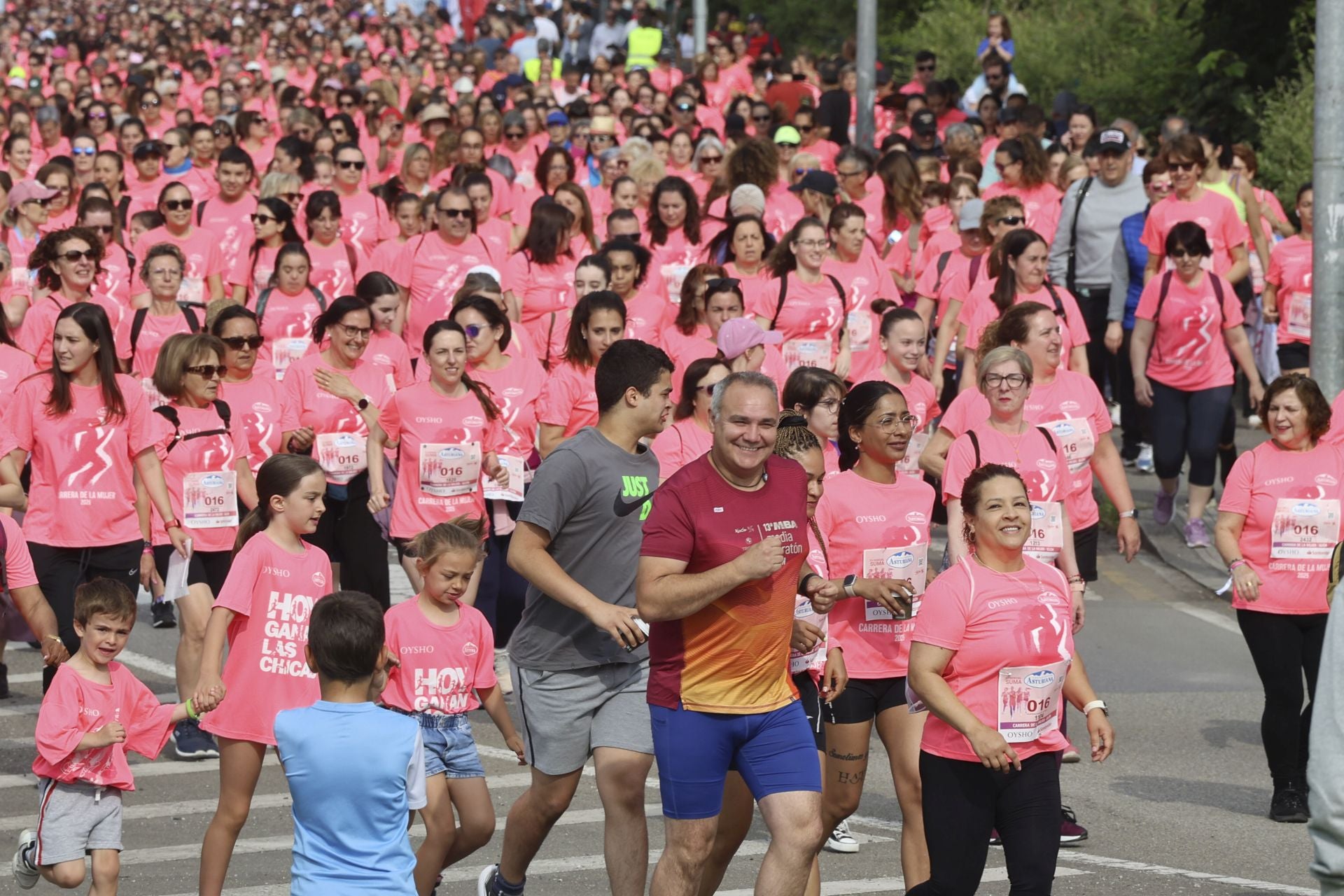 Carrera de la Mujer | Imparable marea rosa en Gijón
