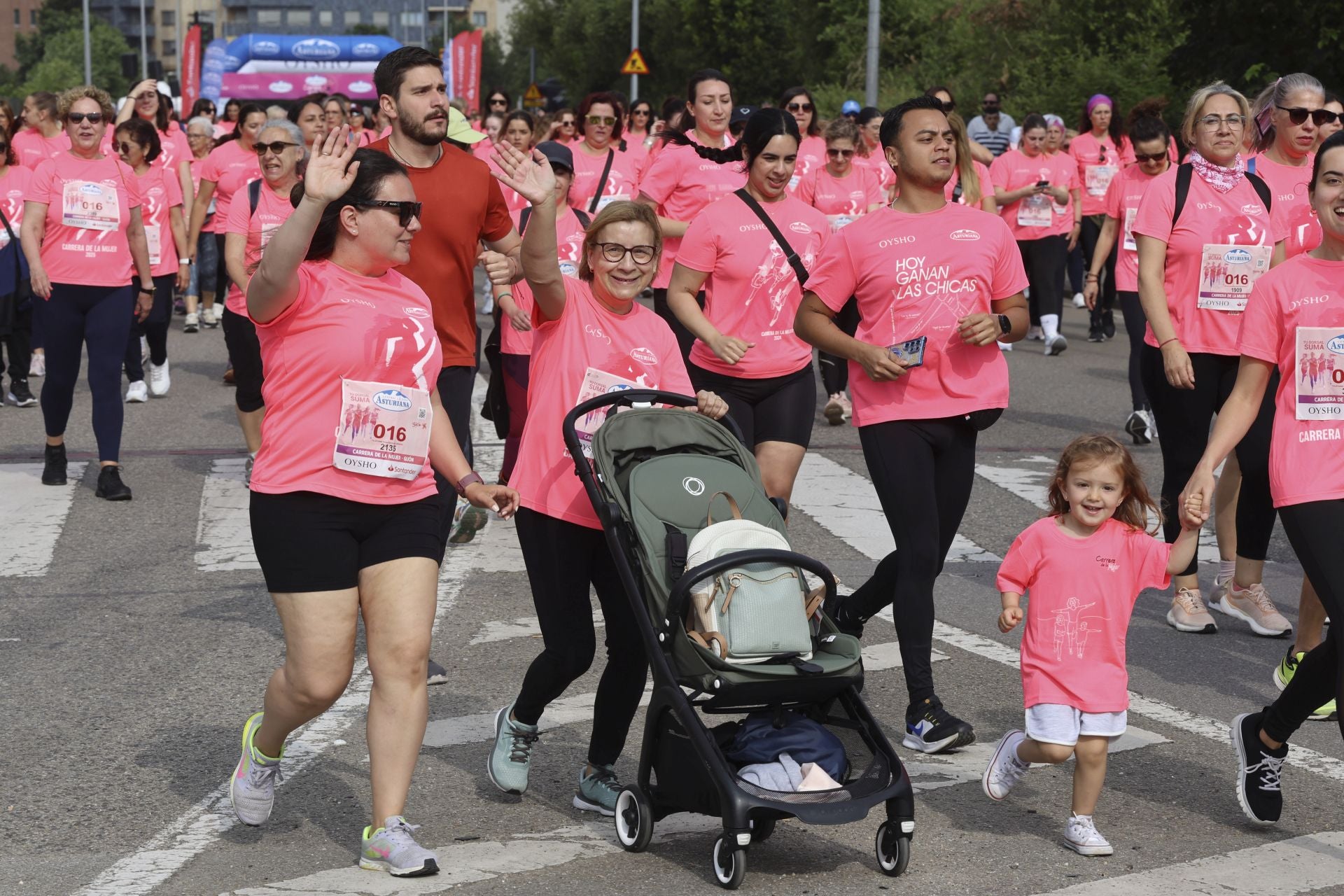 Carrera de la Mujer | Imparable marea rosa en Gijón