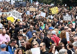 Los docentes volvieron a protagonizar una multitudinaria manifestación en Oviedo.