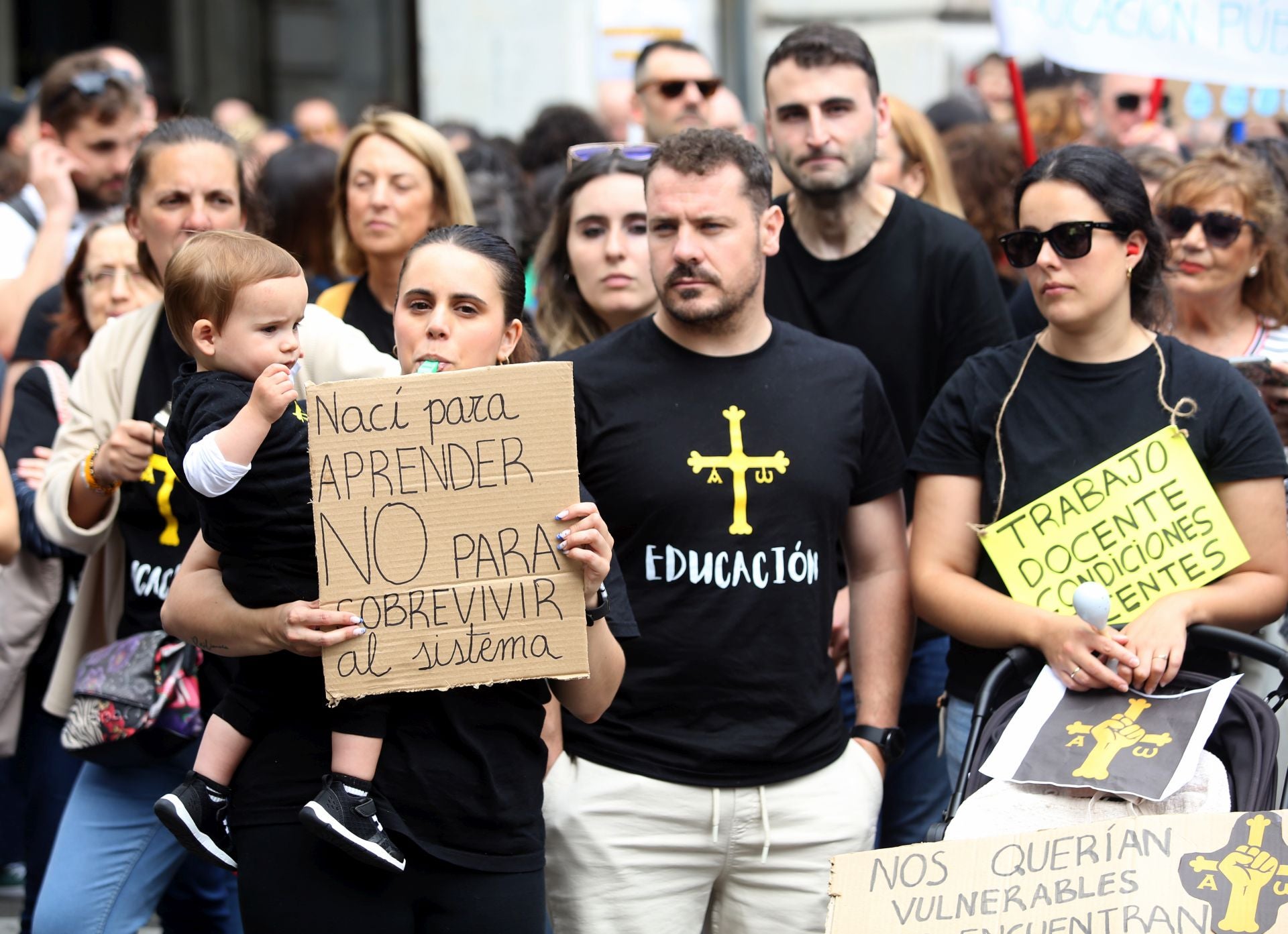 Las imágenes de la manifestación de los docentes asturianos en Oviedo