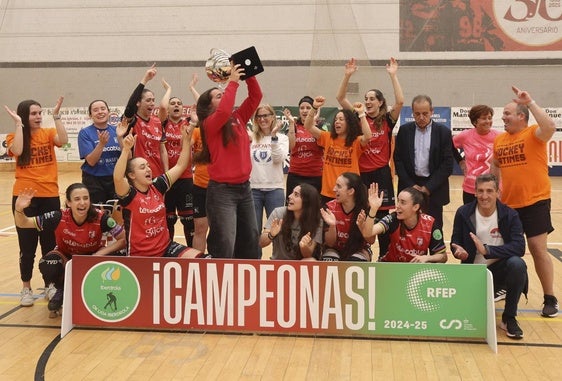 Entre la alegría y el llanto: las imágenes del último partido del Telecable Hockey