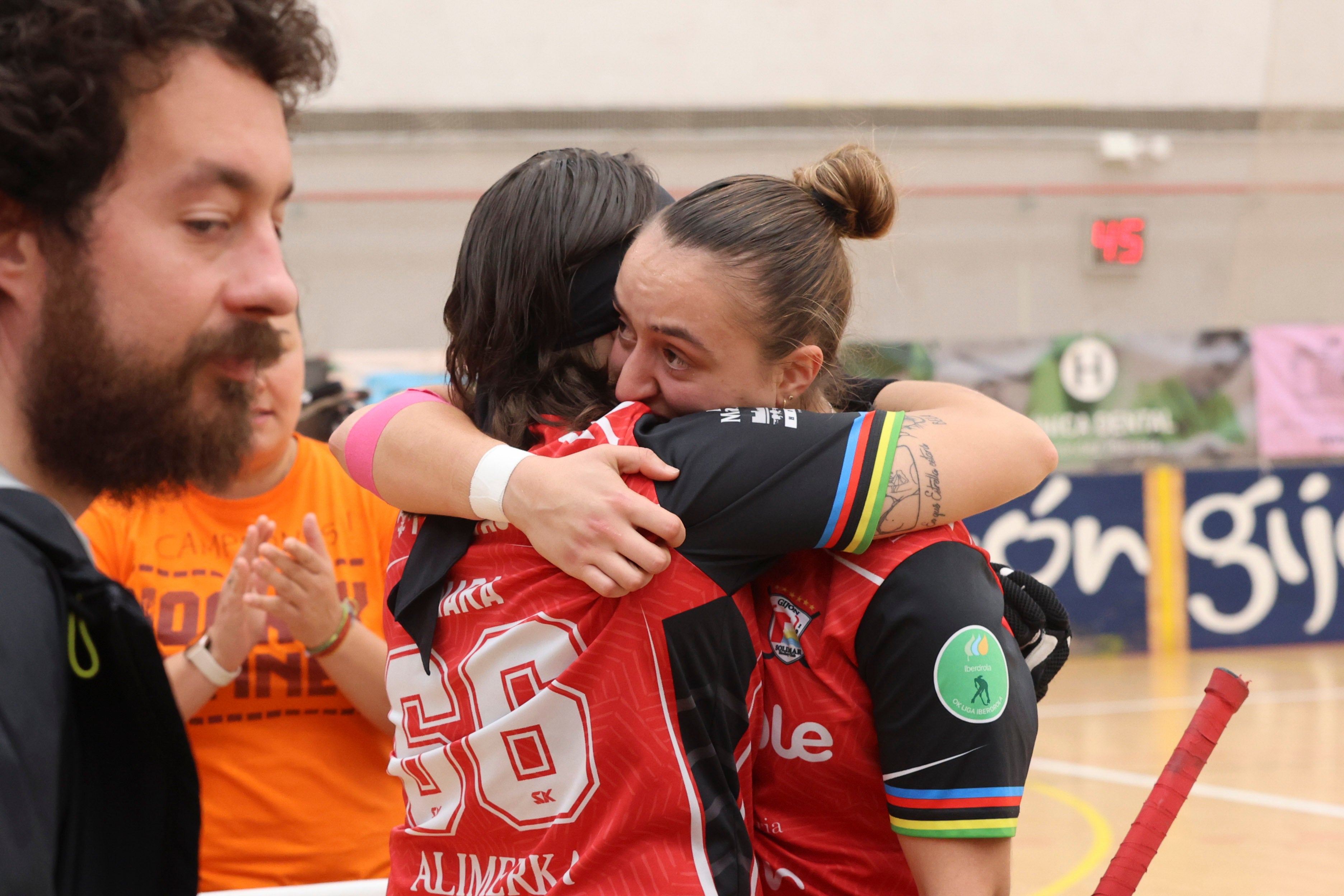 Entre la alegría y el llanto: las imágenes del último partido del Telecable Hockey