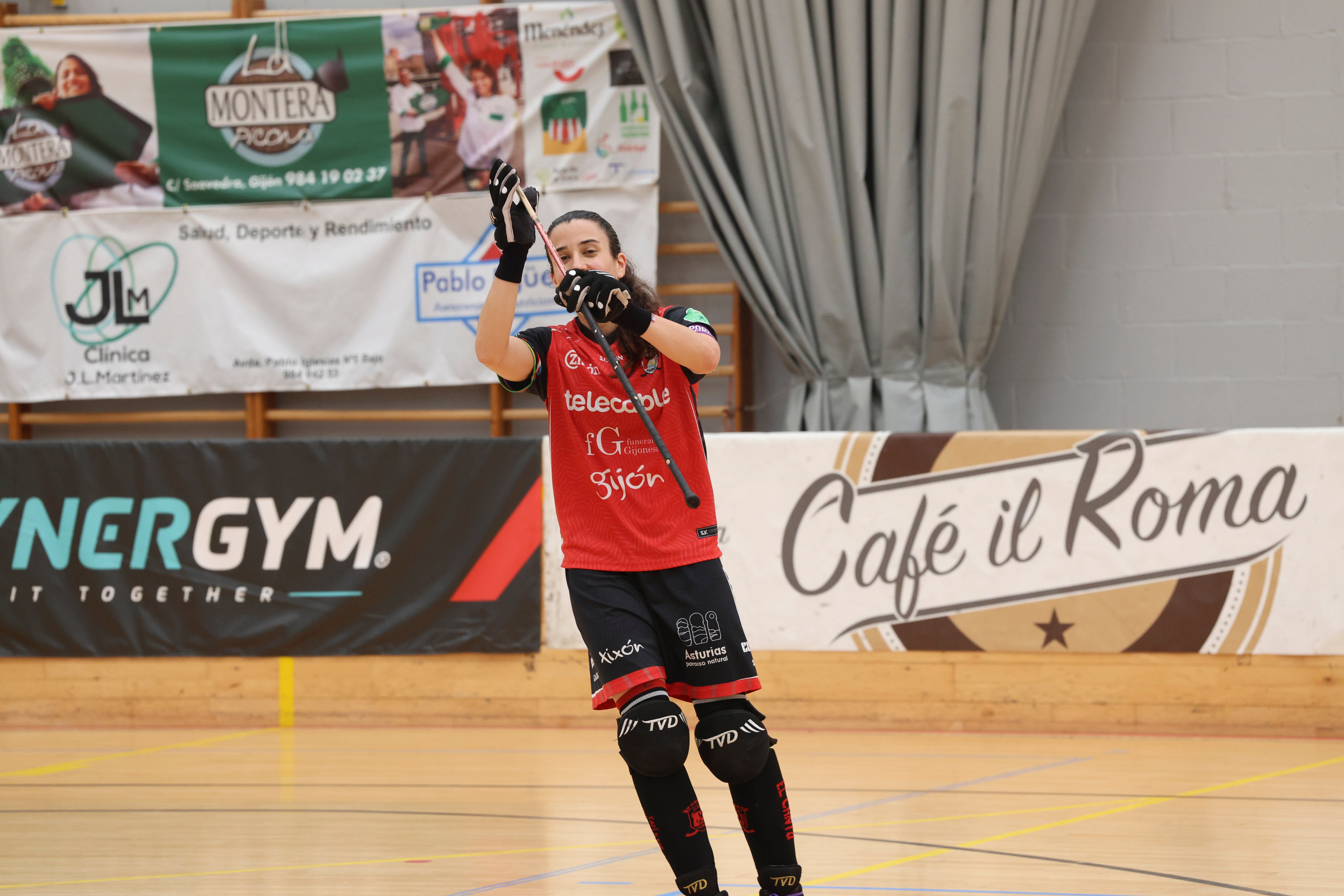 Entre la alegría y el llanto: las imágenes del último partido del Telecable Hockey