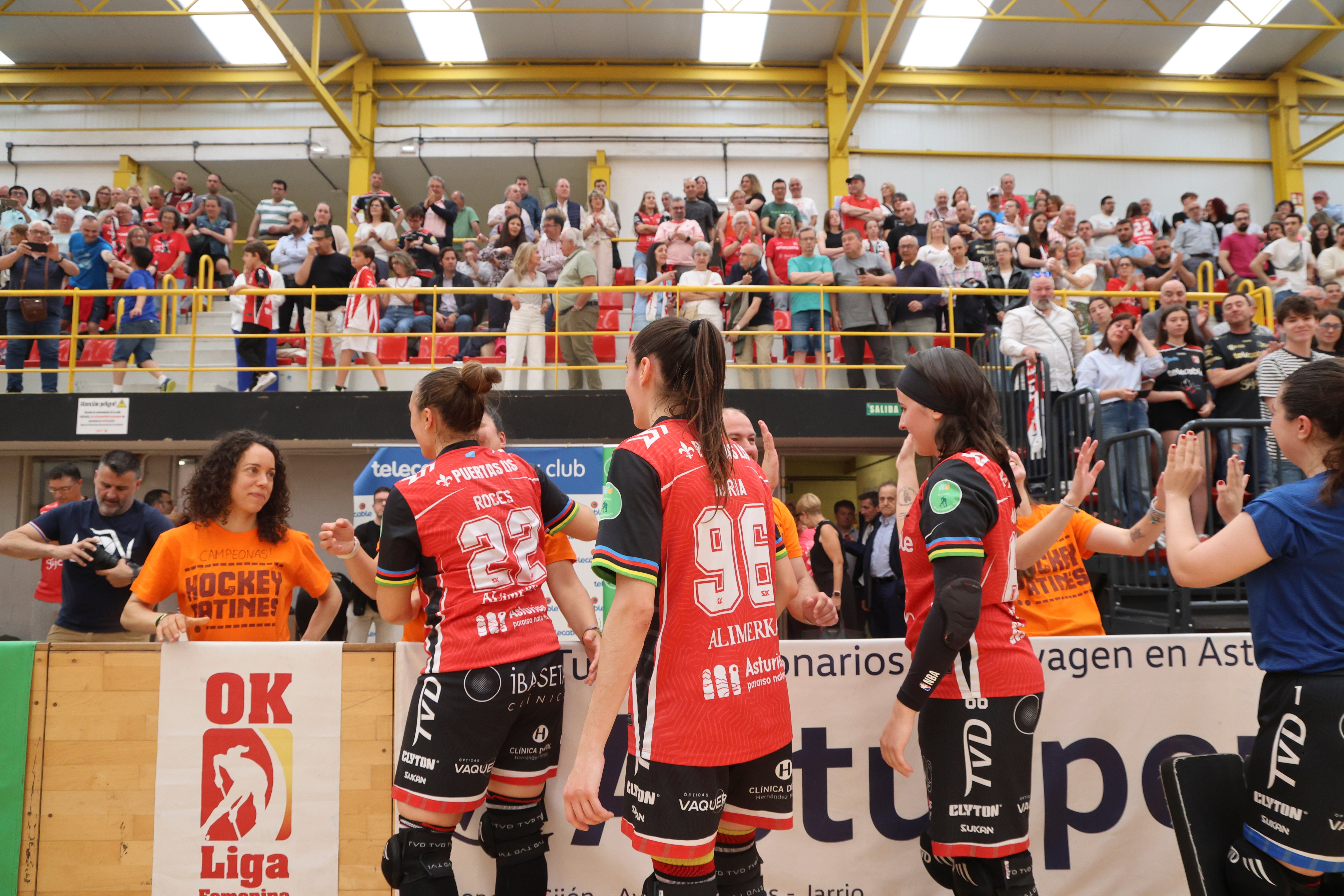 Entre la alegría y el llanto: las imágenes del último partido del Telecable Hockey