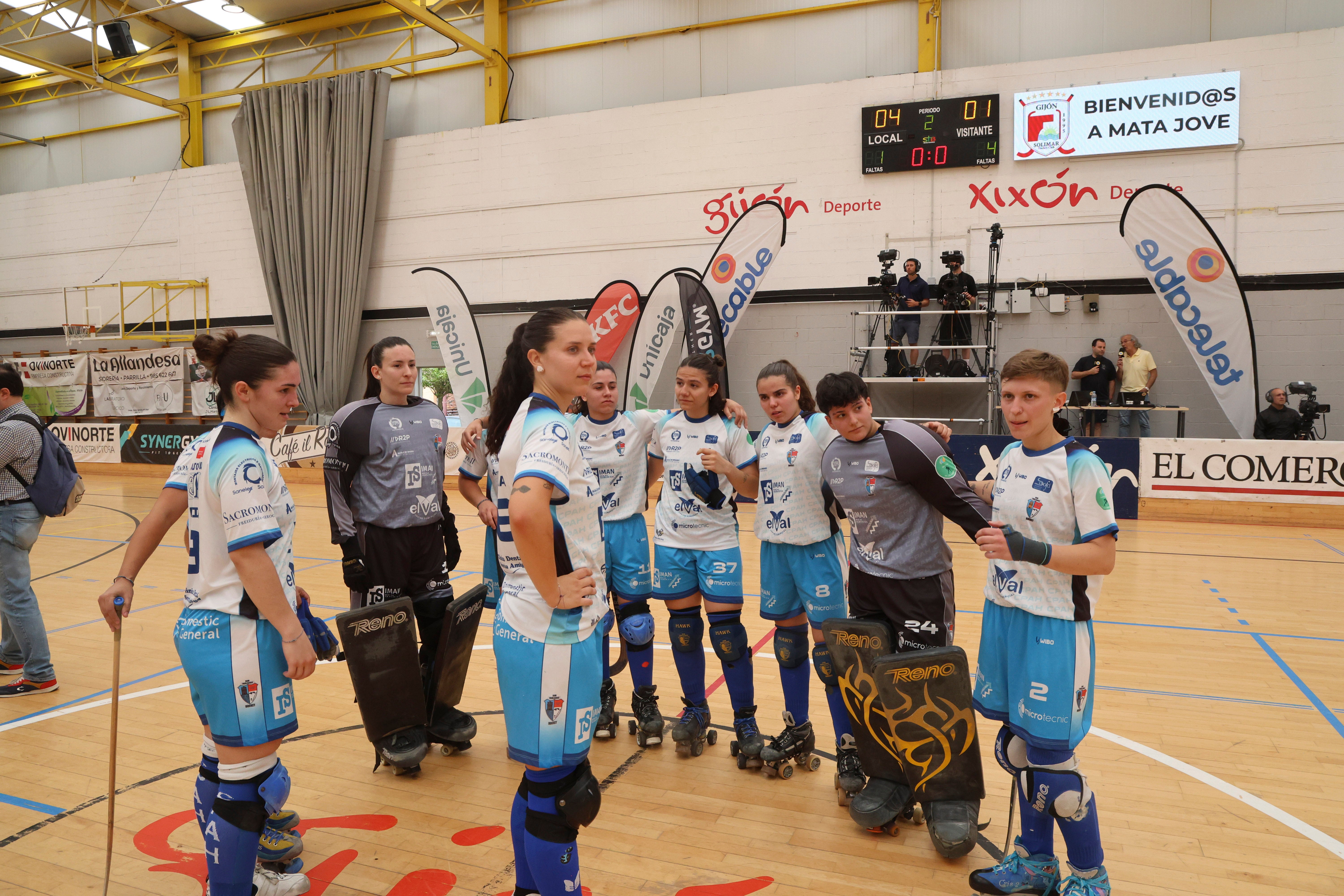 Entre la alegría y el llanto: las imágenes del último partido del Telecable Hockey