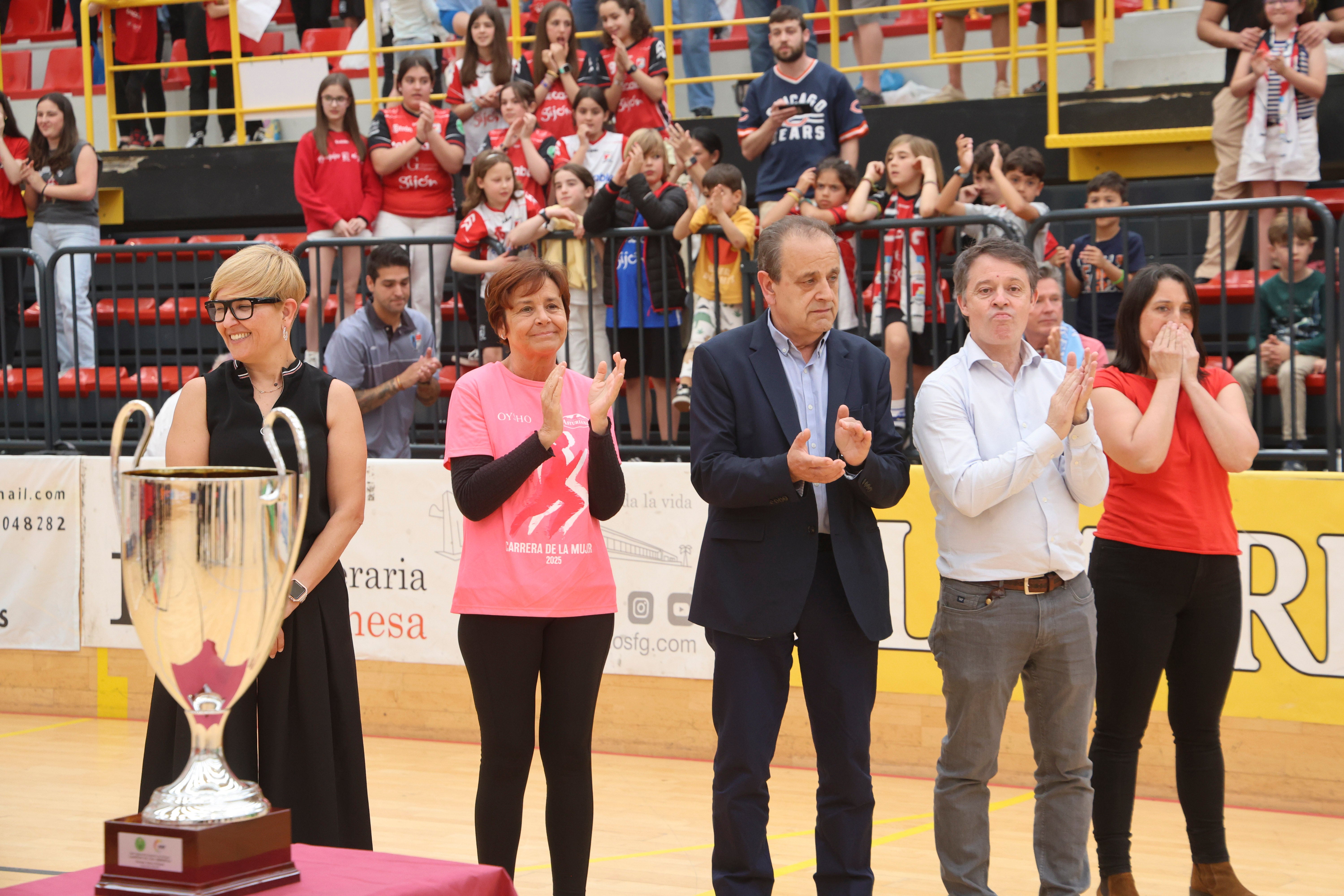 Entre la alegría y el llanto: las imágenes del último partido del Telecable Hockey