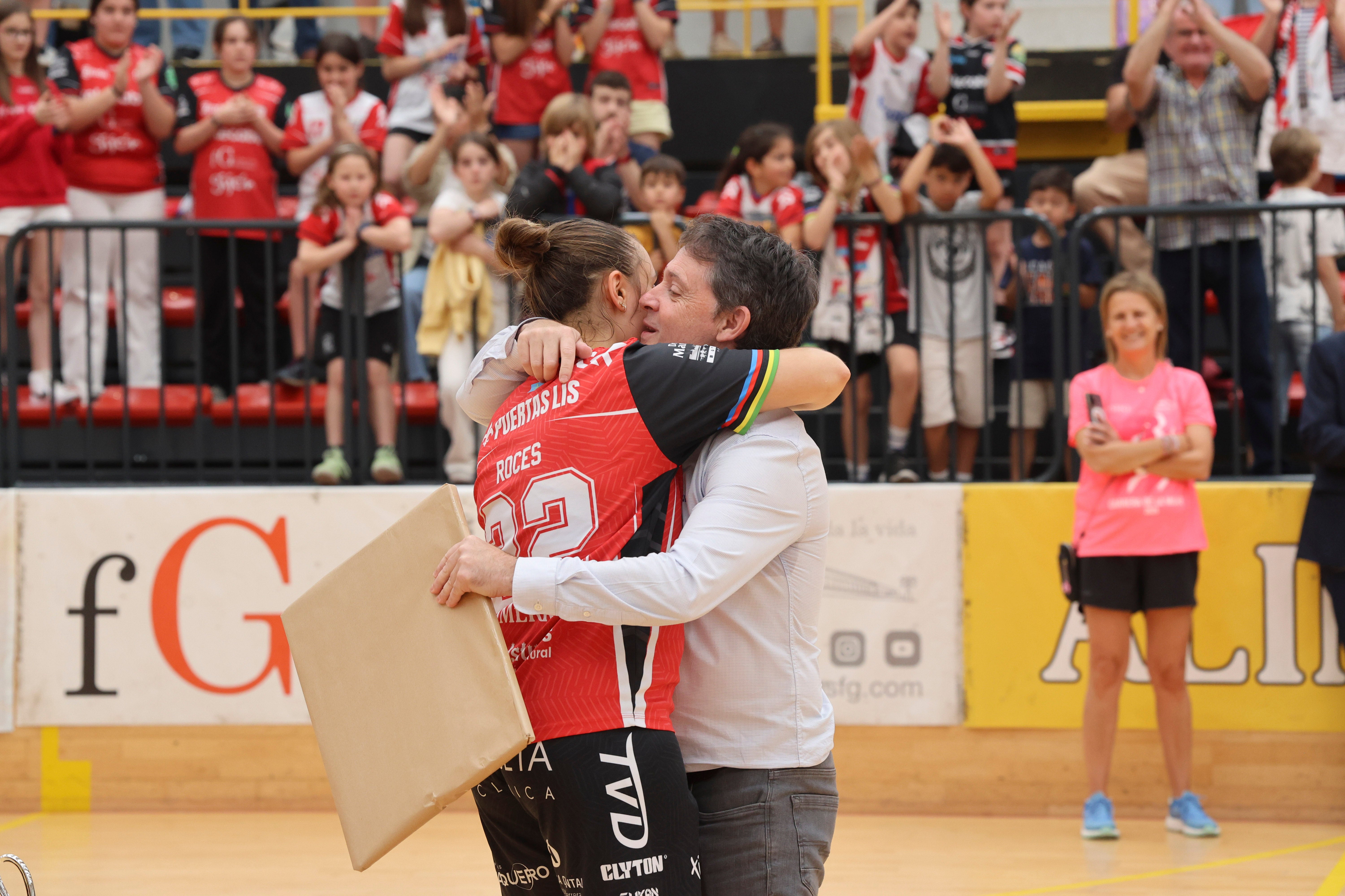 Entre la alegría y el llanto: las imágenes del último partido del Telecable Hockey