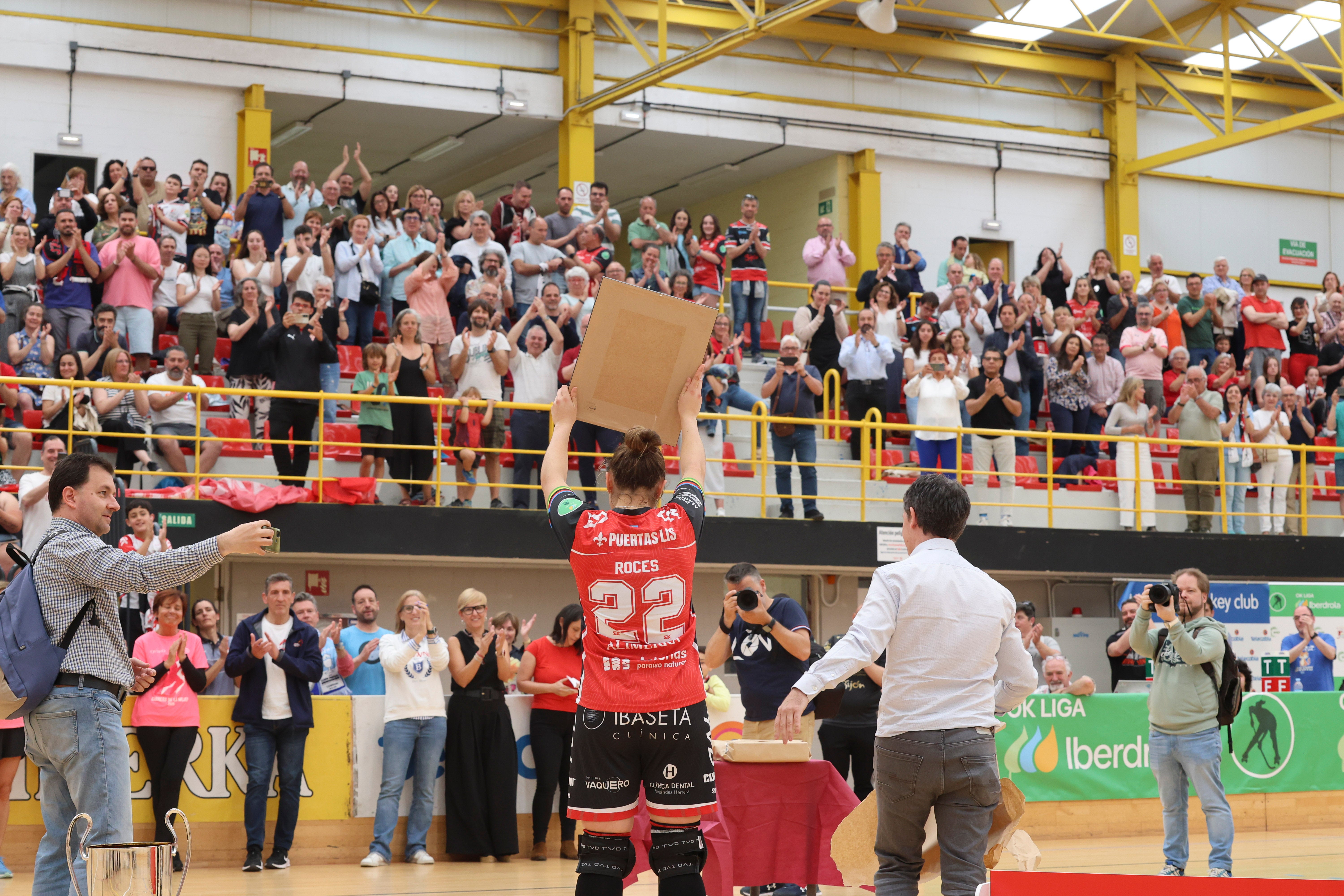Entre la alegría y el llanto: las imágenes del último partido del Telecable Hockey