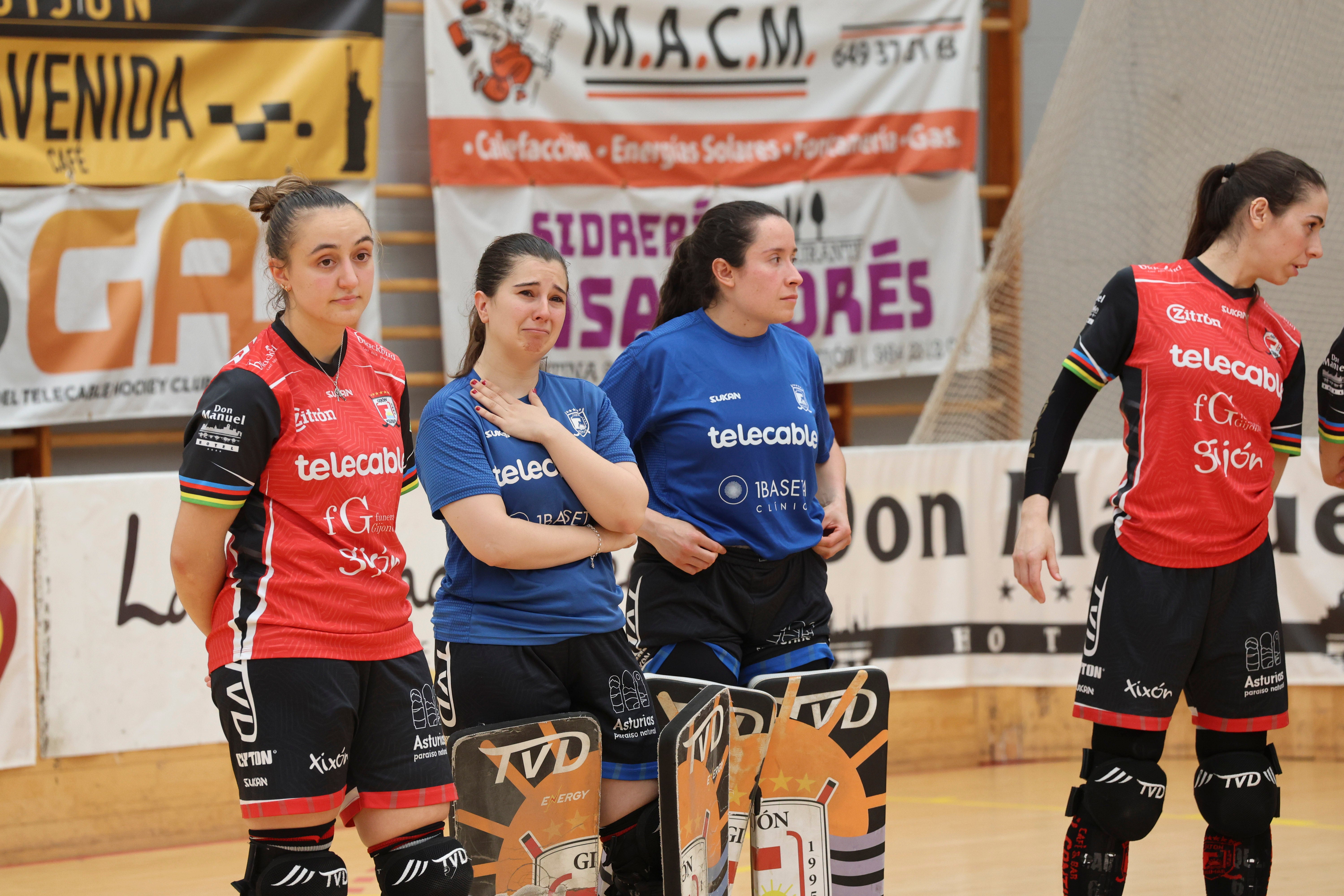 Entre la alegría y el llanto: las imágenes del último partido del Telecable Hockey