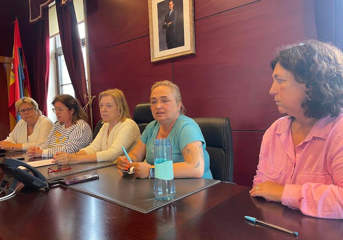 PIlar Cuesta. Ana González, Amparo Antuña, Patricia Redondo y María Luisa Fonseca
