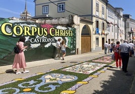 Alfombras florales del Corpus Christi en Castropol, fiesta declarada de Interés Turístico del Principado.