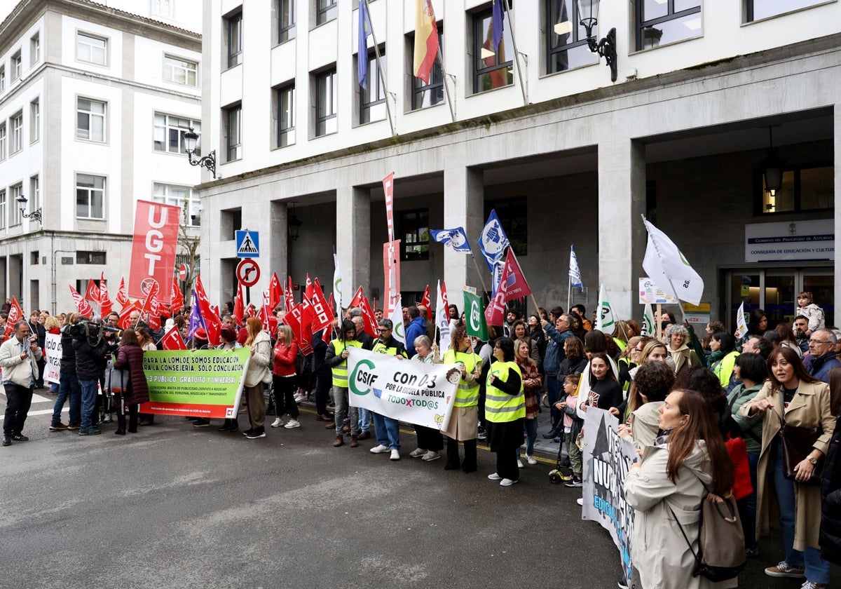 El 0 a 3 amplía la huelga dos días más: «Las primeras en educar, las últimas en derechos»