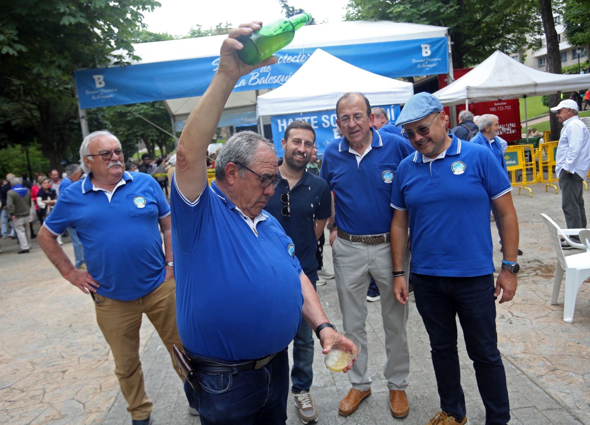 Oviedo cumple con la tradición y toma el centro en el Martes de Campo