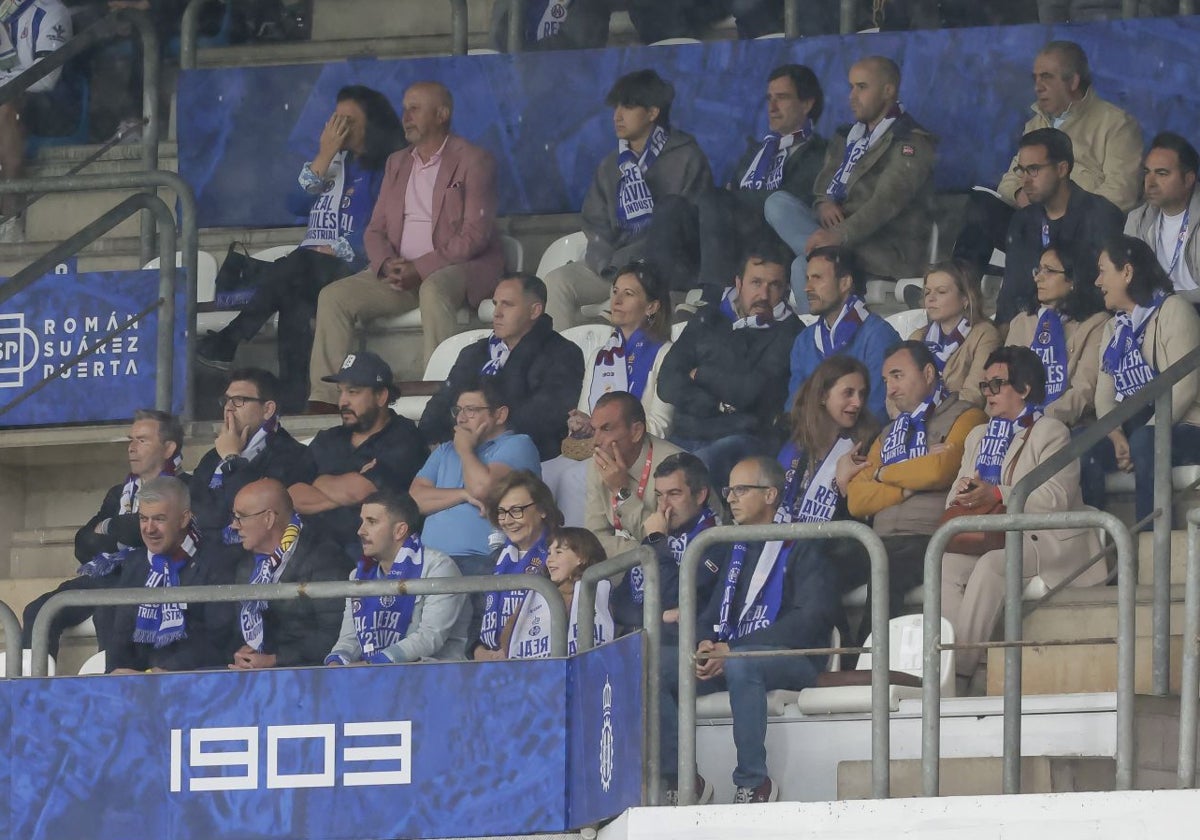 Palco del Suárez en la semifinal entre el Real Avilés y el Antoniano.