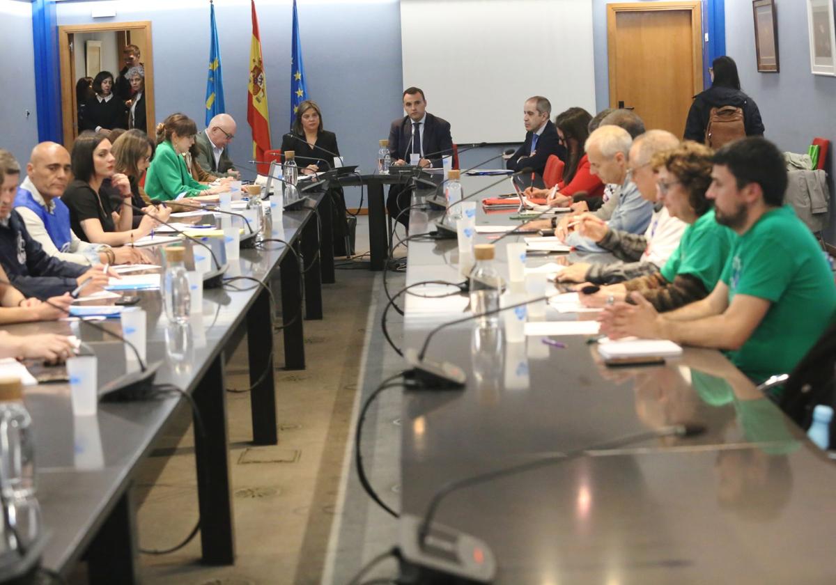 Gimena Llamedo, sobre el acuerdo con los sindicatos educativos: «No vamos a perder ni un minuto en poner en marcha las medidas»
