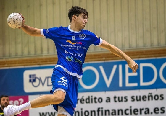 Jaime González, con el Base Oviedo.