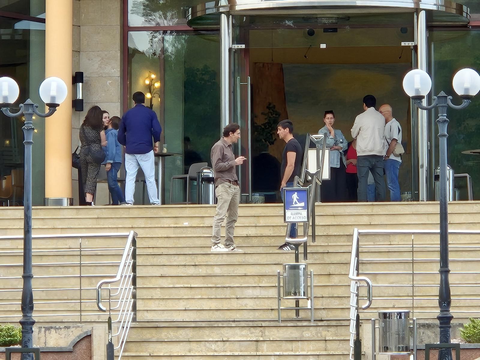 Entrada del Tanatorio de Las Arenas en Luanco.