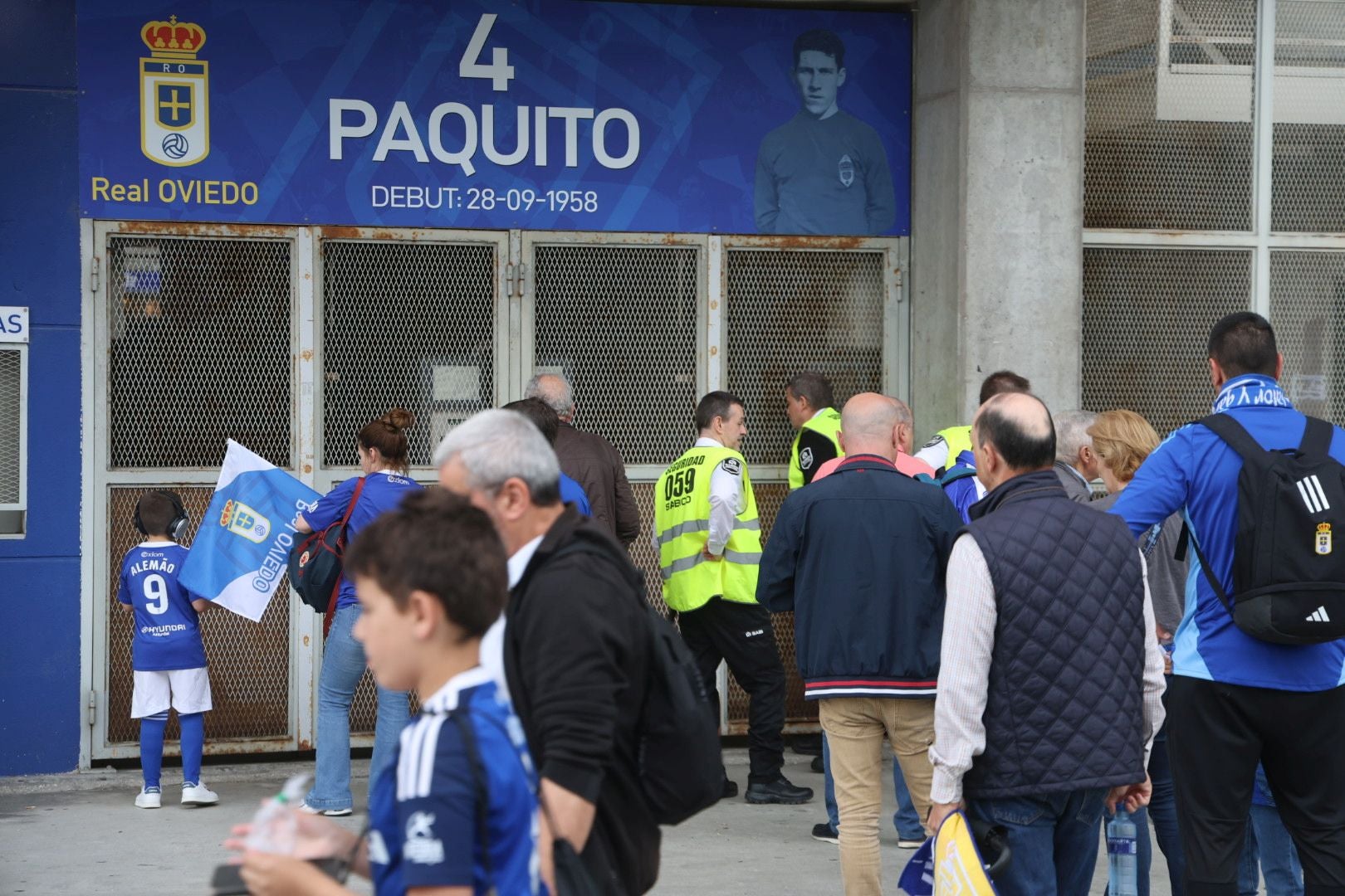 Ambientazo previo para el Real Oviedo - Almería