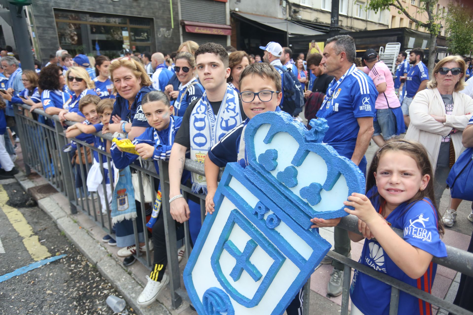 Ambientazo previo para el Real Oviedo - Almería