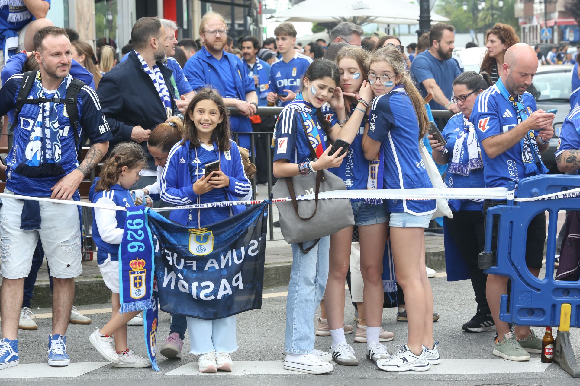 Ambientazo previo para el Real Oviedo - Almería
