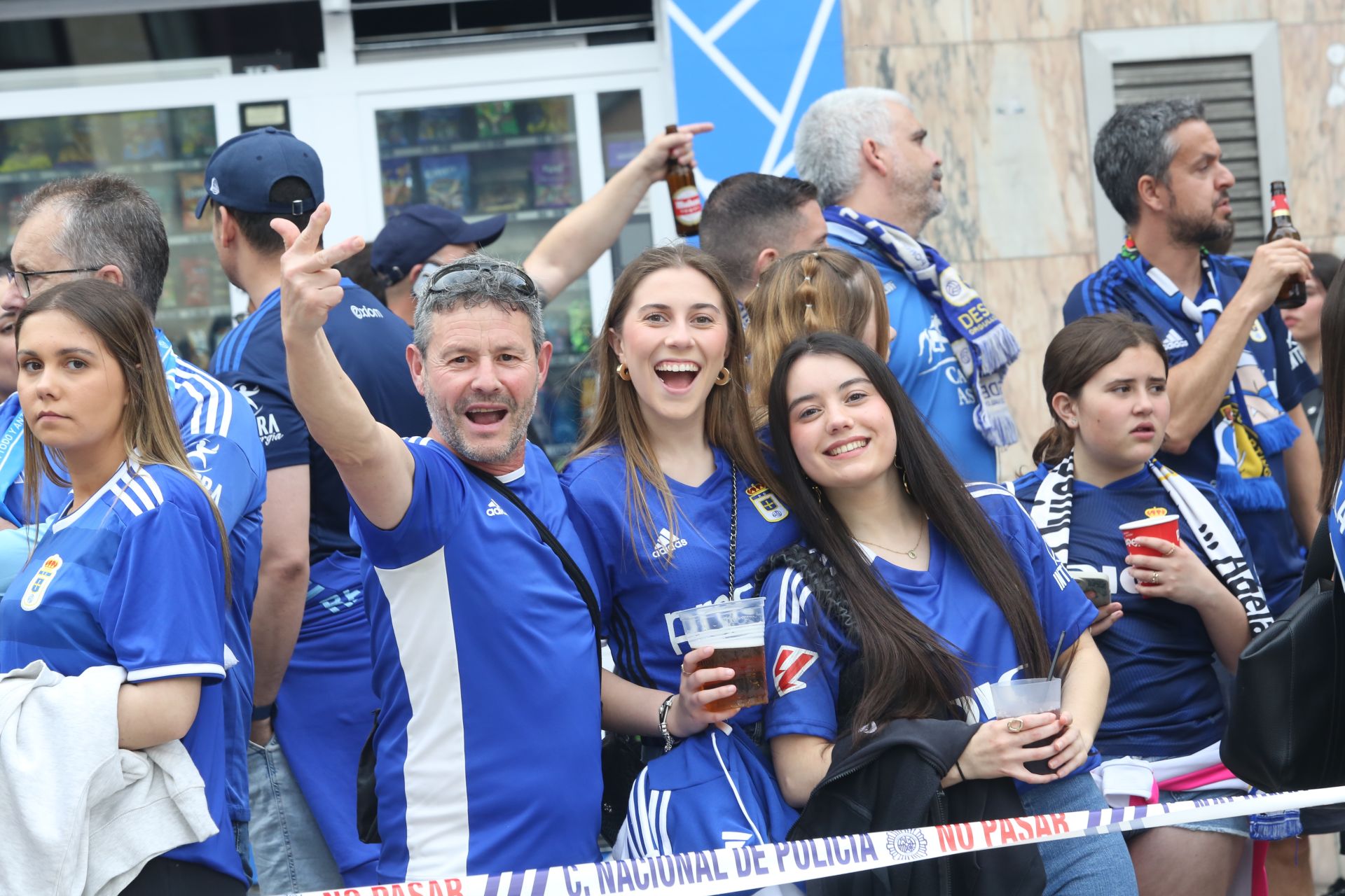 Ambientazo previo para el Real Oviedo - Almería
