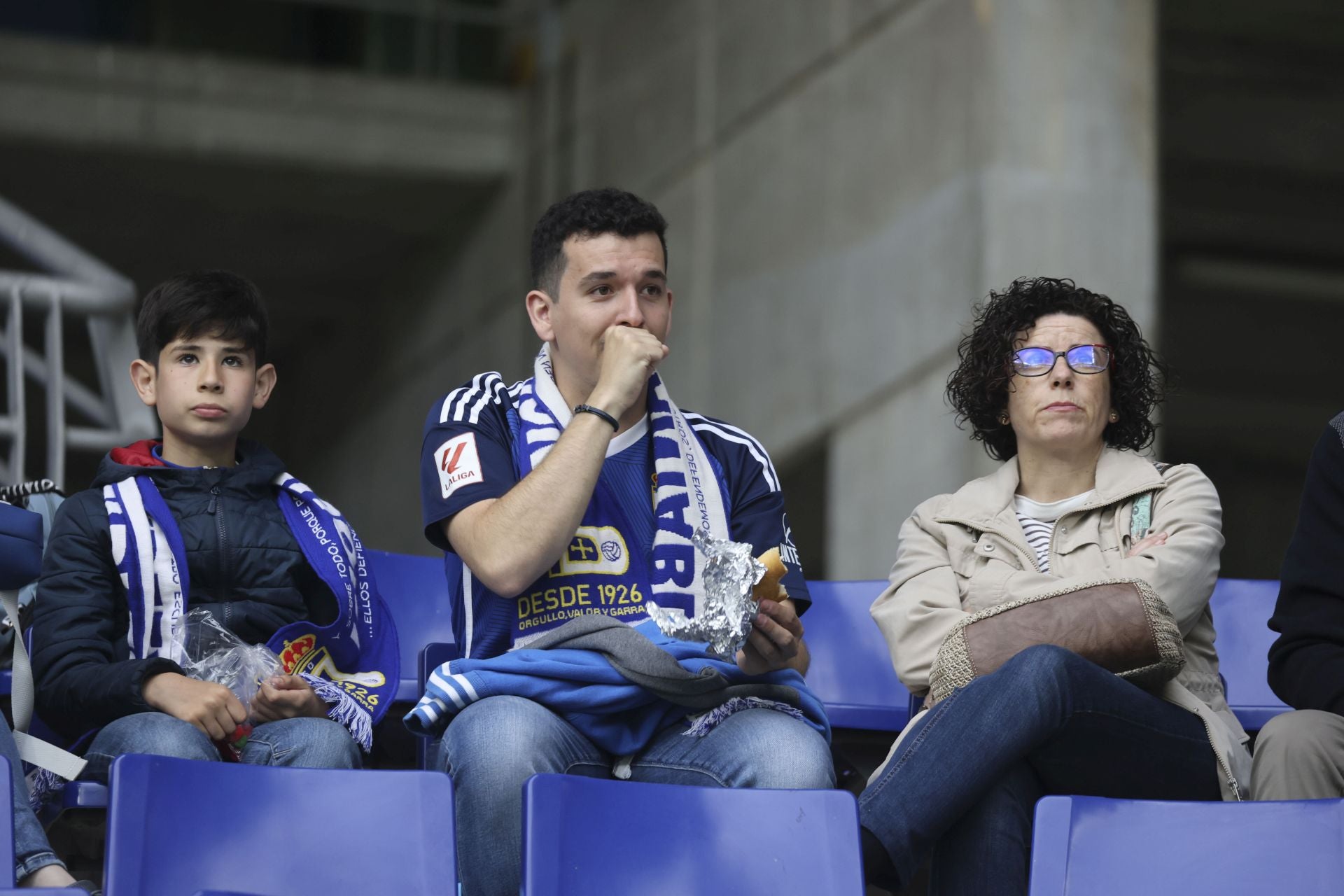¿Estuviste en el Real Oviedo - Almería? ¡Búscate en las imágenes!