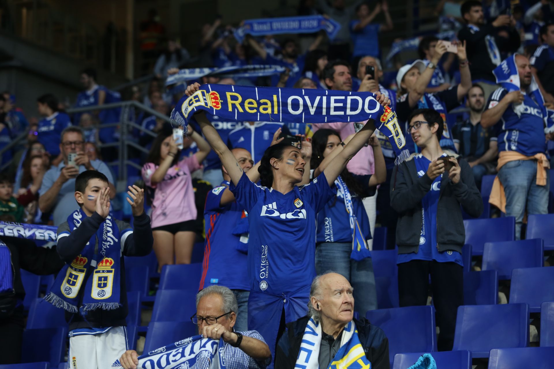 ¿Estuviste en el Real Oviedo - Almería? ¡Búscate en las imágenes!