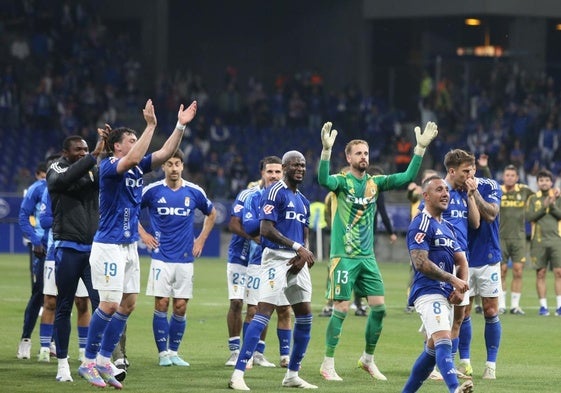 Celebración del Real Oviedo de este miércoles tras batir al Almería gracias a una magistral actuación de Santi Cazorla.