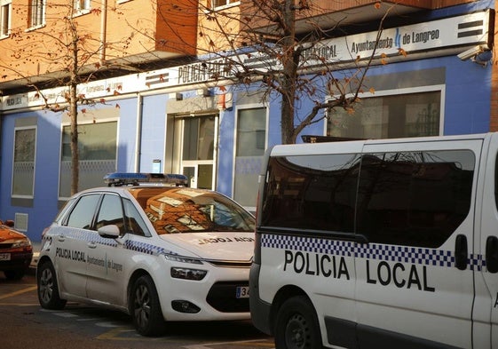 Exterior de la comisaría de a Policía Local langreana