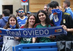 Vídeo: Locura azul en el recibimiento del Real Oviedo