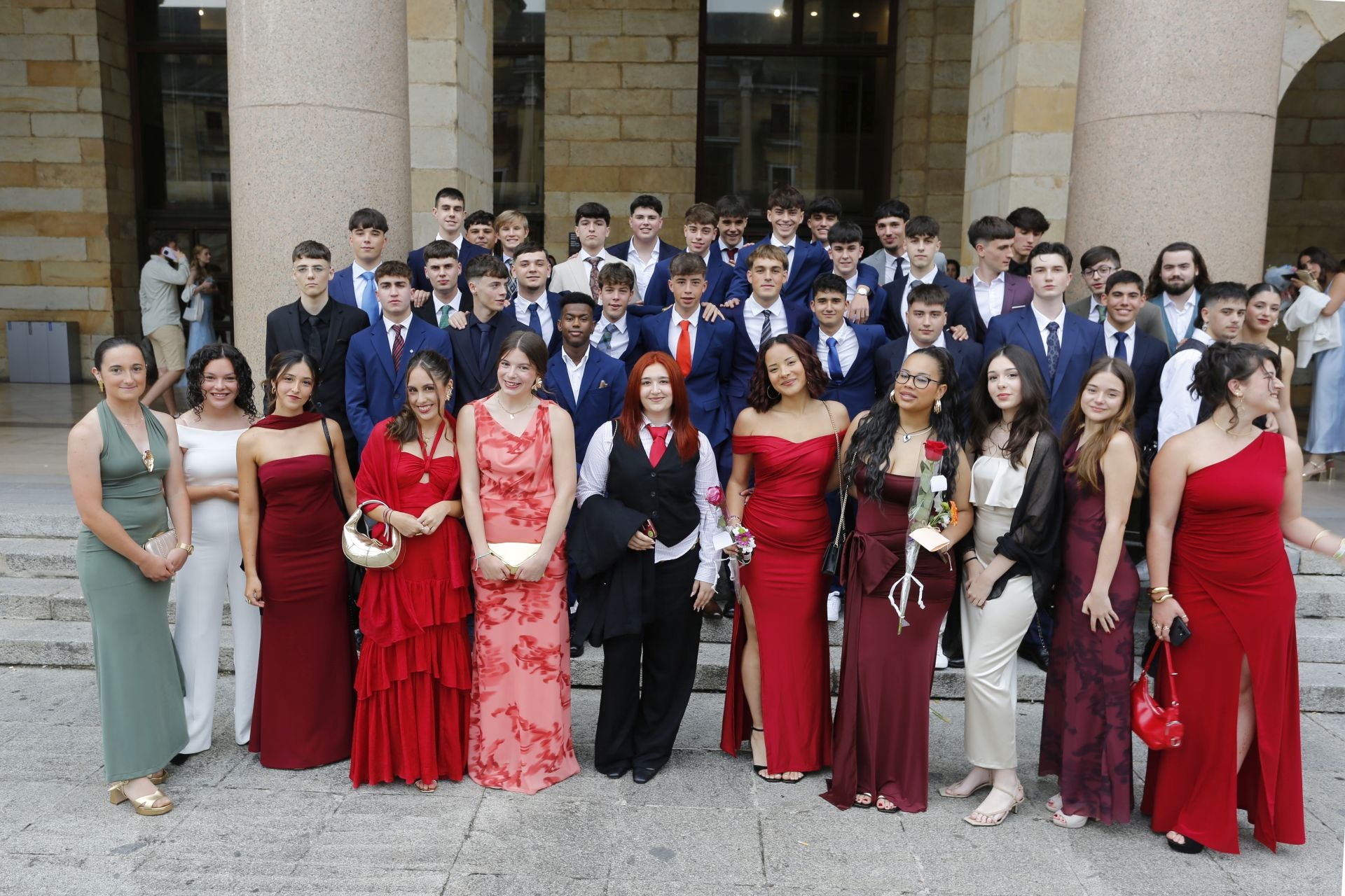 Emoción, alegría y mucha ilusión: los alumnos del IES Laboral y el San Eutiquio se gradúan