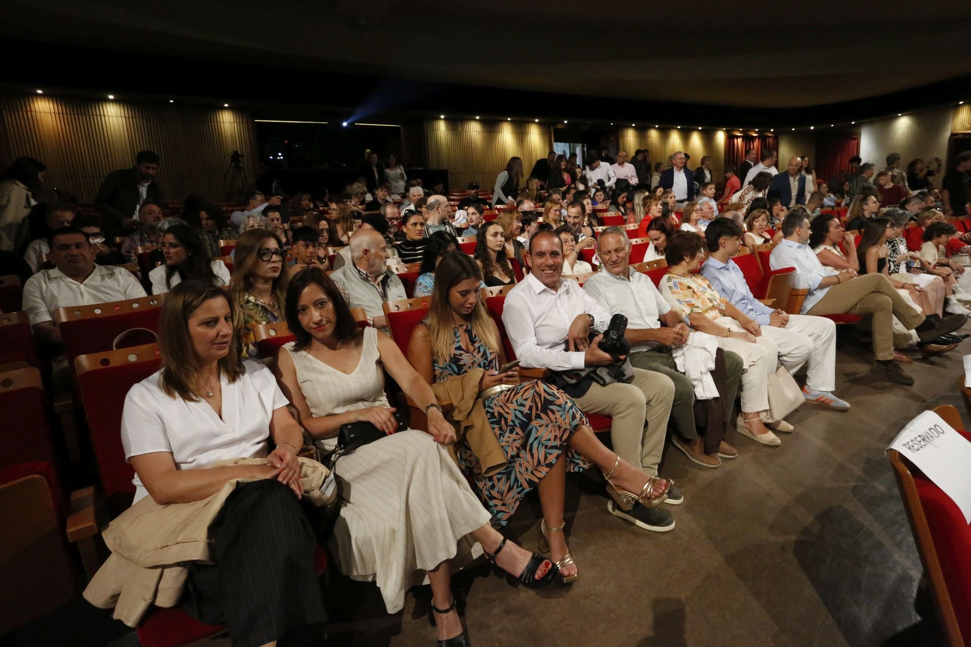 Emoción, alegría y mucha ilusión: los alumnos del IES Laboral y el San Eutiquio se gradúan