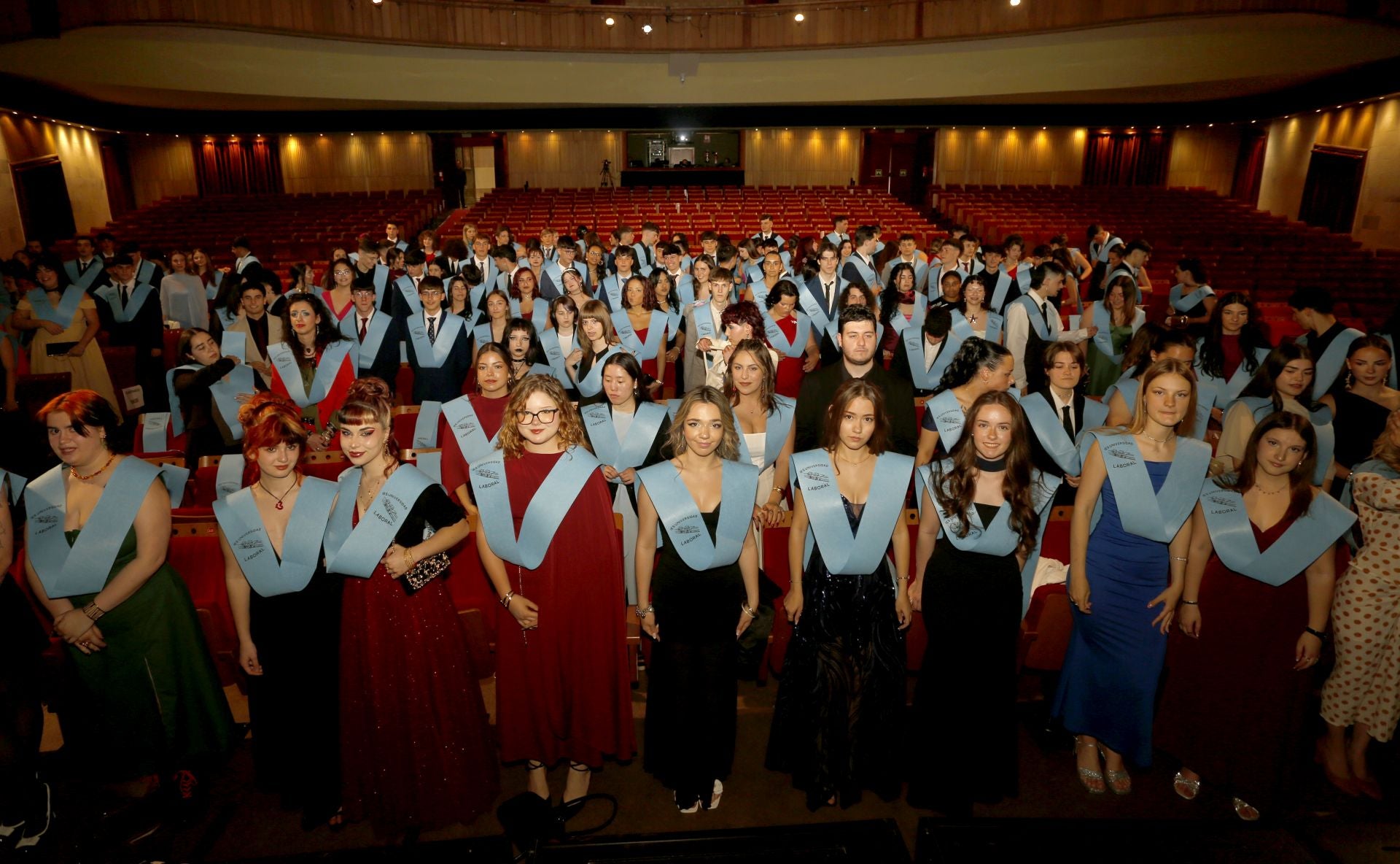 Emoción, alegría y mucha ilusión: los alumnos del IES Laboral y el San Eutiquio se gradúan