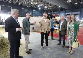 Autoridades de la Cámara, el Ayuntamiento y Caja Rural de Gijón, durante la presentación de este viernes.