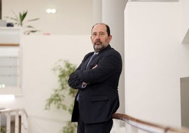 El director general de Asturgar SGR, Ángel Rodríguez Vallina, en la sede de la entidad.