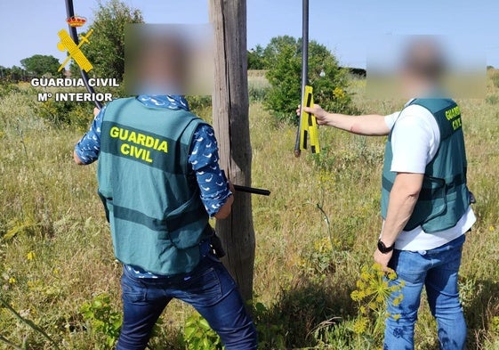 Inspección del lugar de uno de los robos cometidos.
