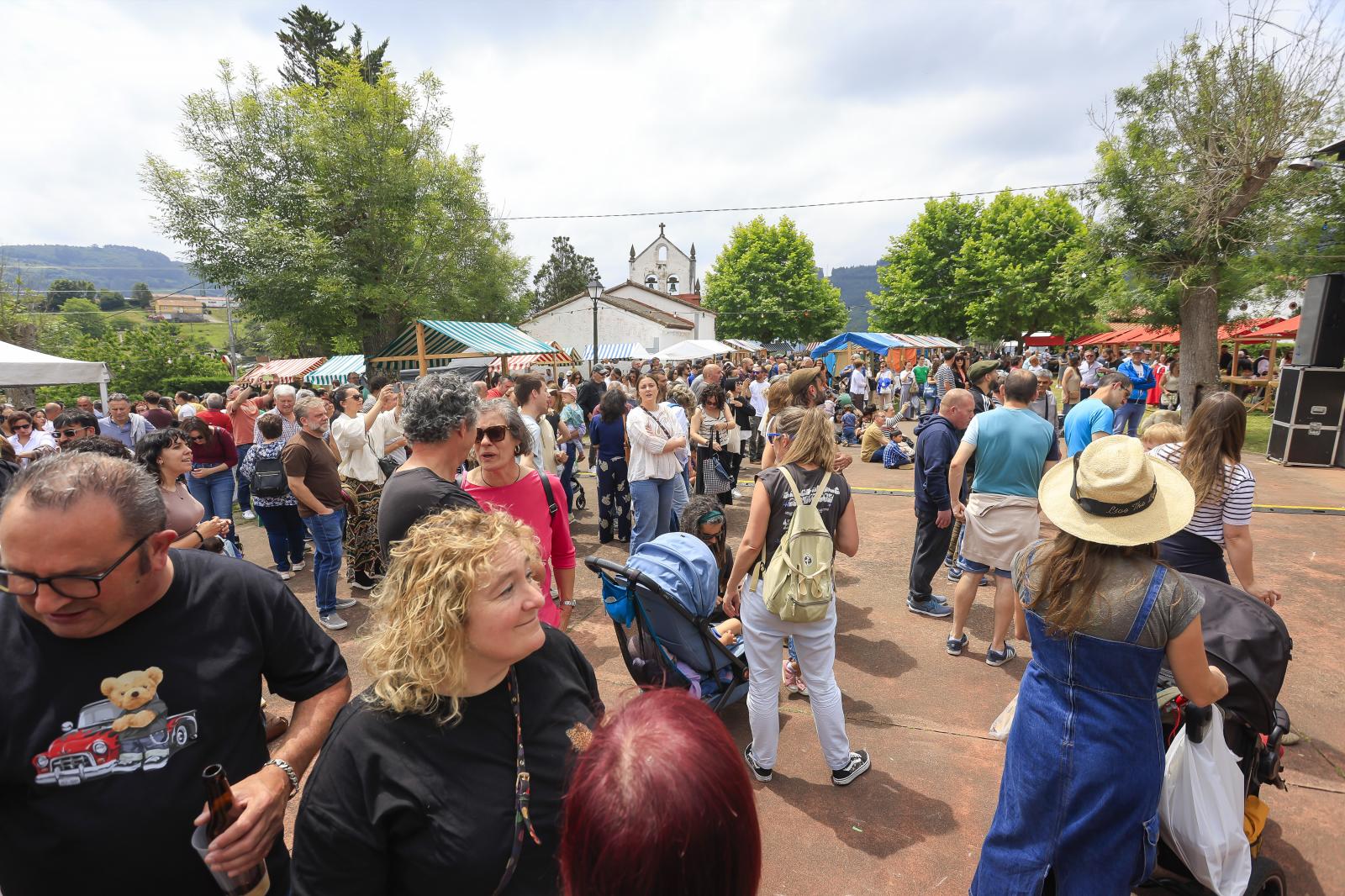 Imagen principal - Gran animación en el XLVI Festival de la Fresa de Candamo