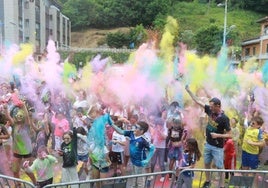 'Foguerina' de colores para toda la familia en Mieres
