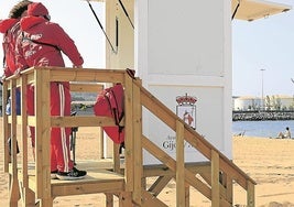 La playa de El Arbeyal, en Gijón, estrenará una caseta temporal de Salvamento