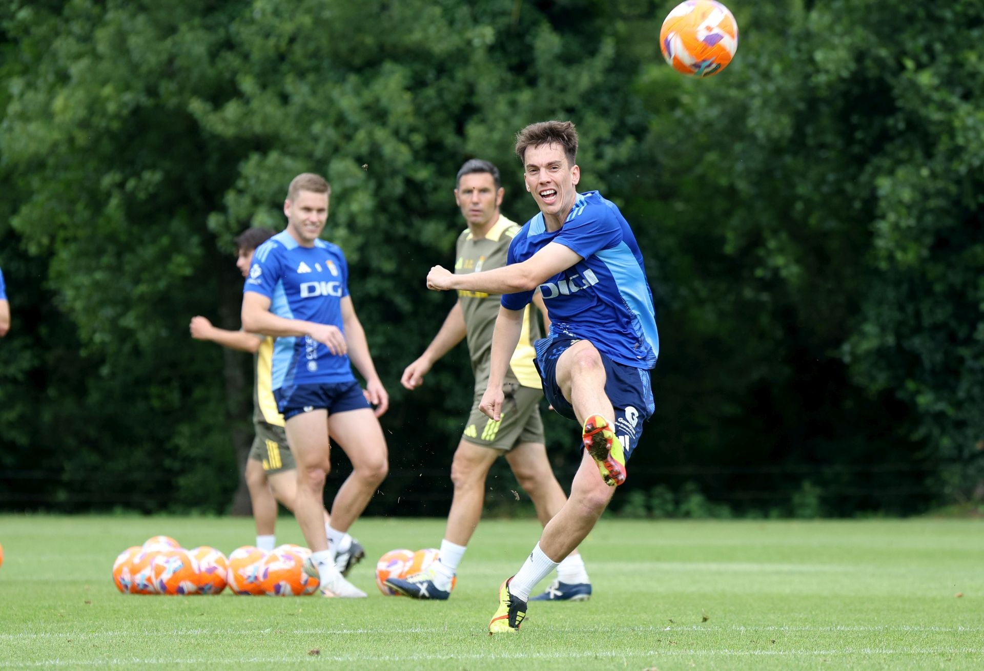 Entrenamiento del Real Oviedo tras el partido en Miranda de Ebro