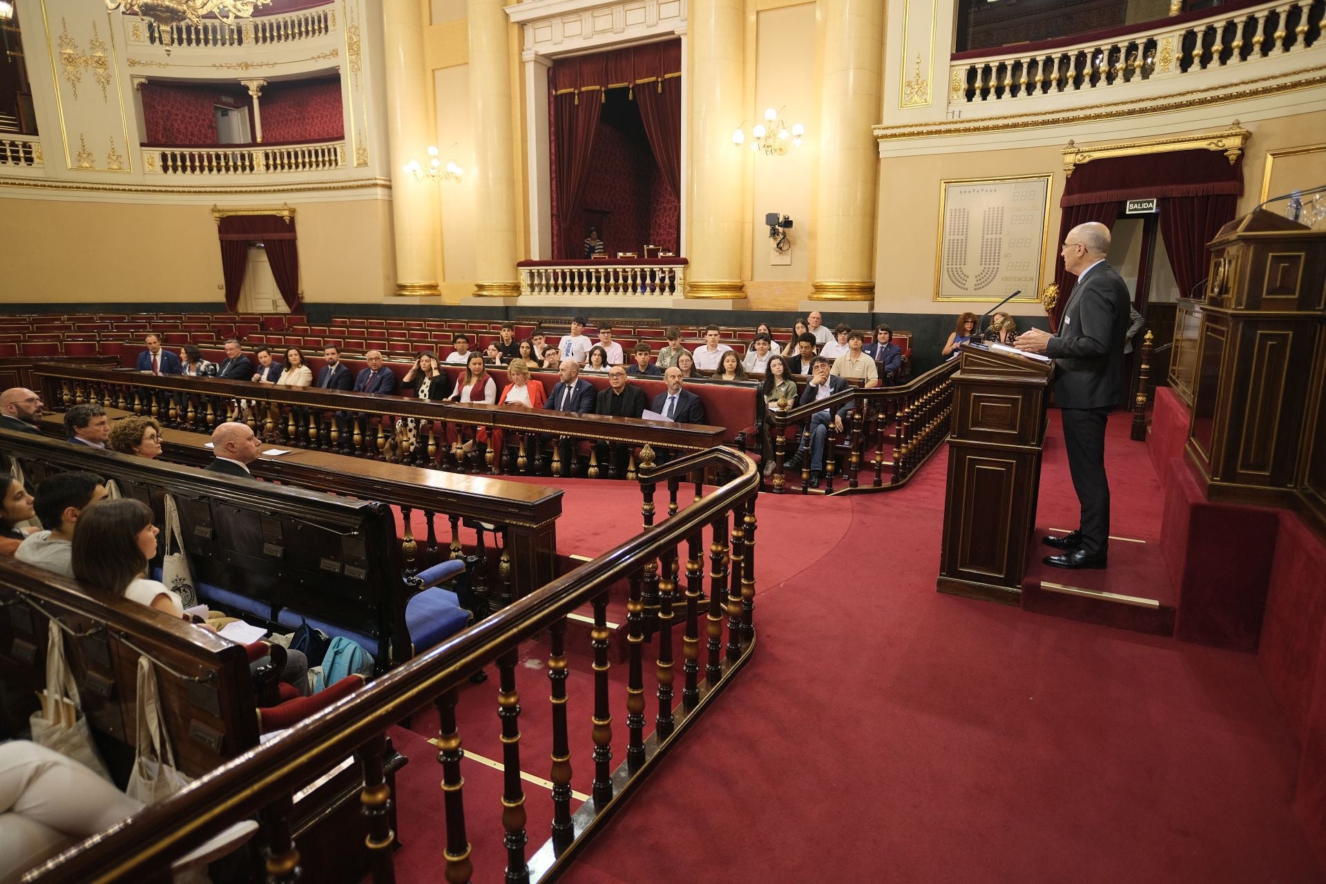 Los estudiantes del occidente asturiano visitan el Senado