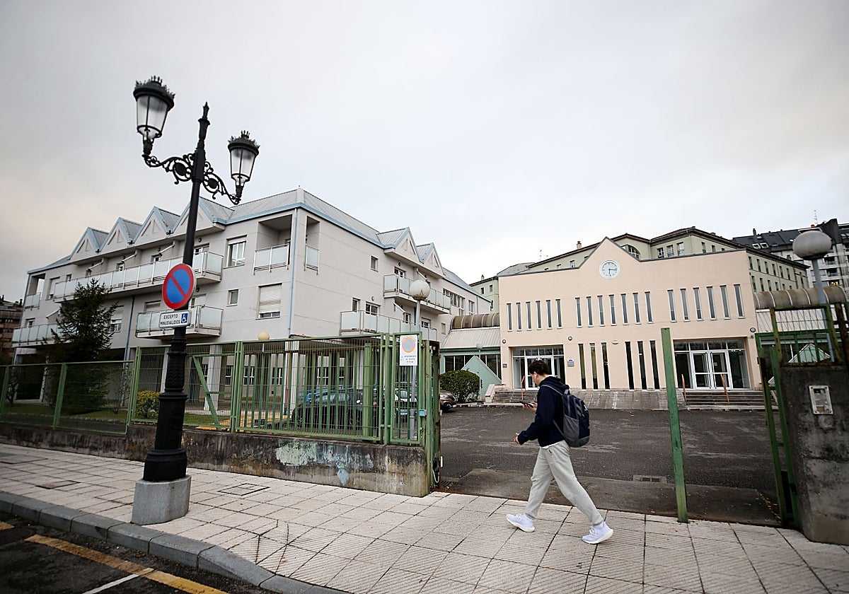 El antiguo Materno Infantil, cuyo interior será demolido para convertirlo en un centro para enfermos con ELA.