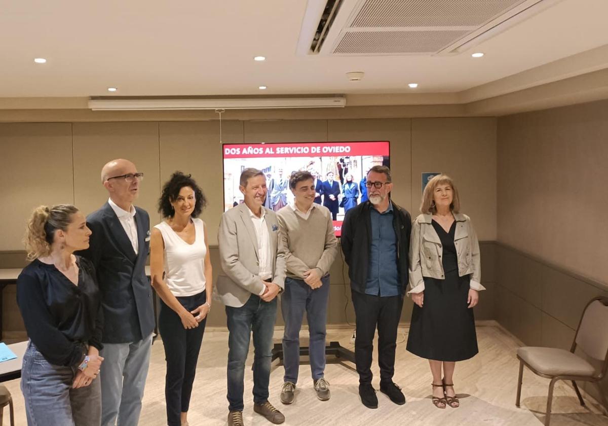 Los concejales del PSOE, esta mañana, en el desayuno informativo en el hotel NH Principado