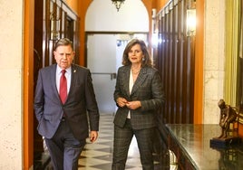 Alfredo Canteli y Conchita Méndez, en el Ayuntamiento.
