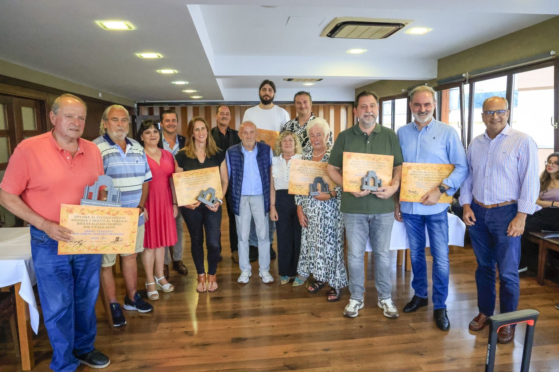 El Grupo Puerta La Villa de Gijón entrega sus galardones