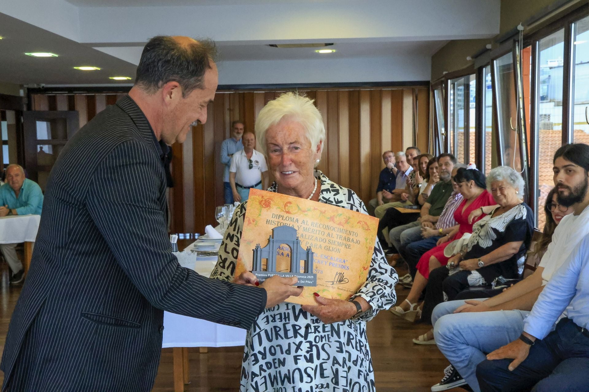 El Grupo Puerta La Villa de Gijón entrega sus galardones