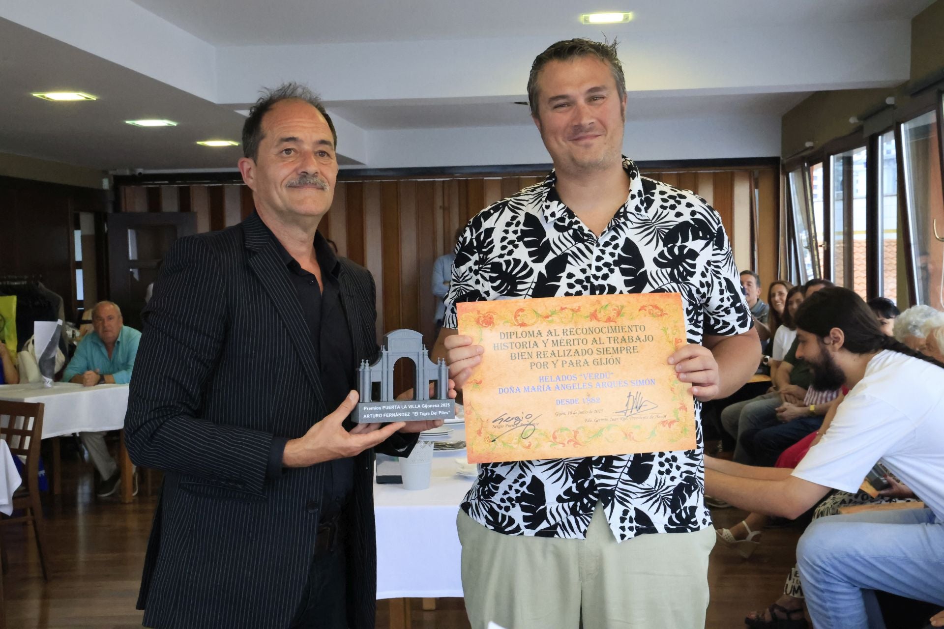 El Grupo Puerta La Villa de Gijón entrega sus galardones